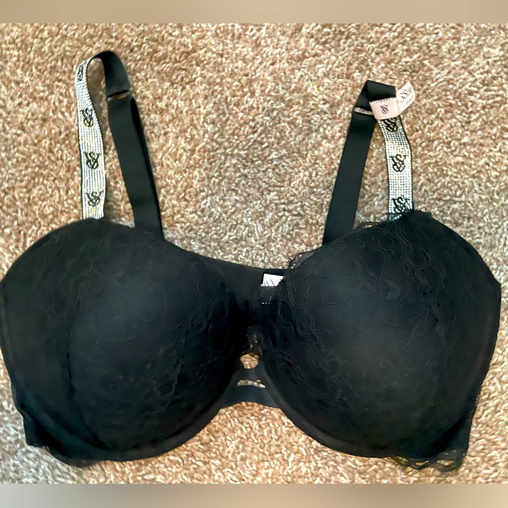 Victoria’s Secret Very Sexy Shine-strap Pushup Bra